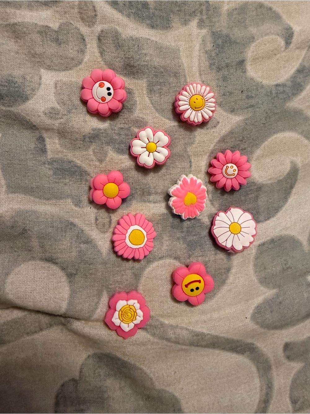 Jibbitz Pink & White Flower Shoe Charms - Assorted Smiley Daisies